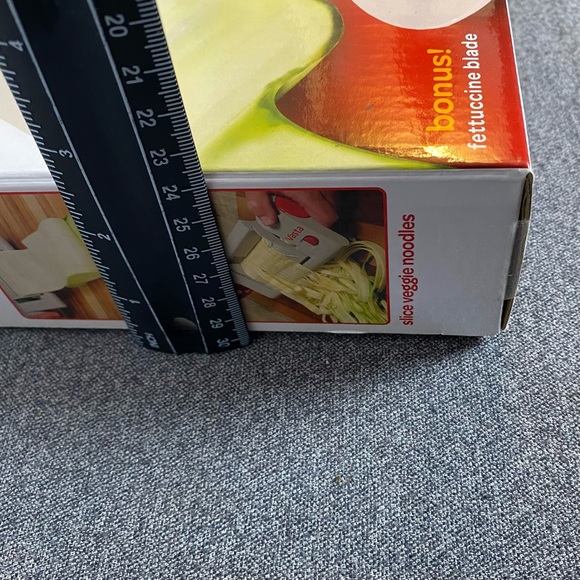 Vasta Vegetable Slicer Sheet Slicer Spin & Slice Veggie & Fruit Fettucine Blade - Picture 8 of 10